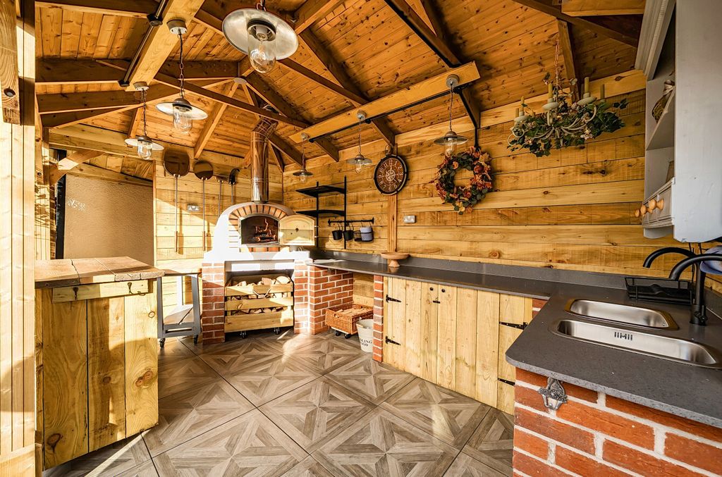 Property photo 1 of 23 Garden Room