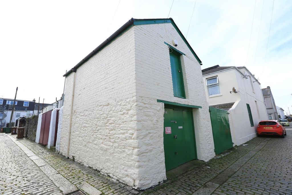 Property photo 1 of 4