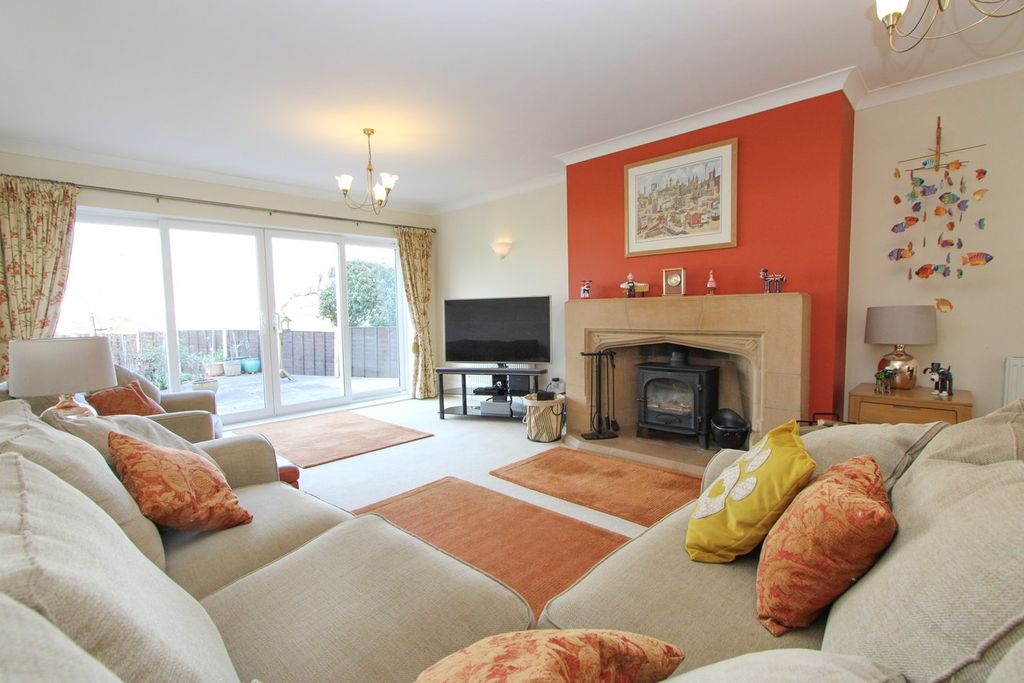 Property photo 3 of 32