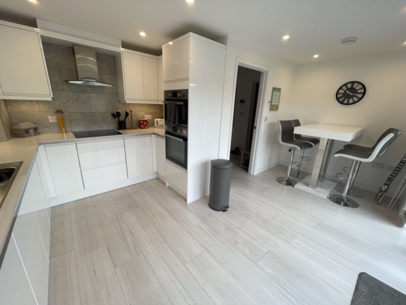 Property photo 2 of 21 B2C35Cbd-54CE-4818-8C7A-4472C02A8298