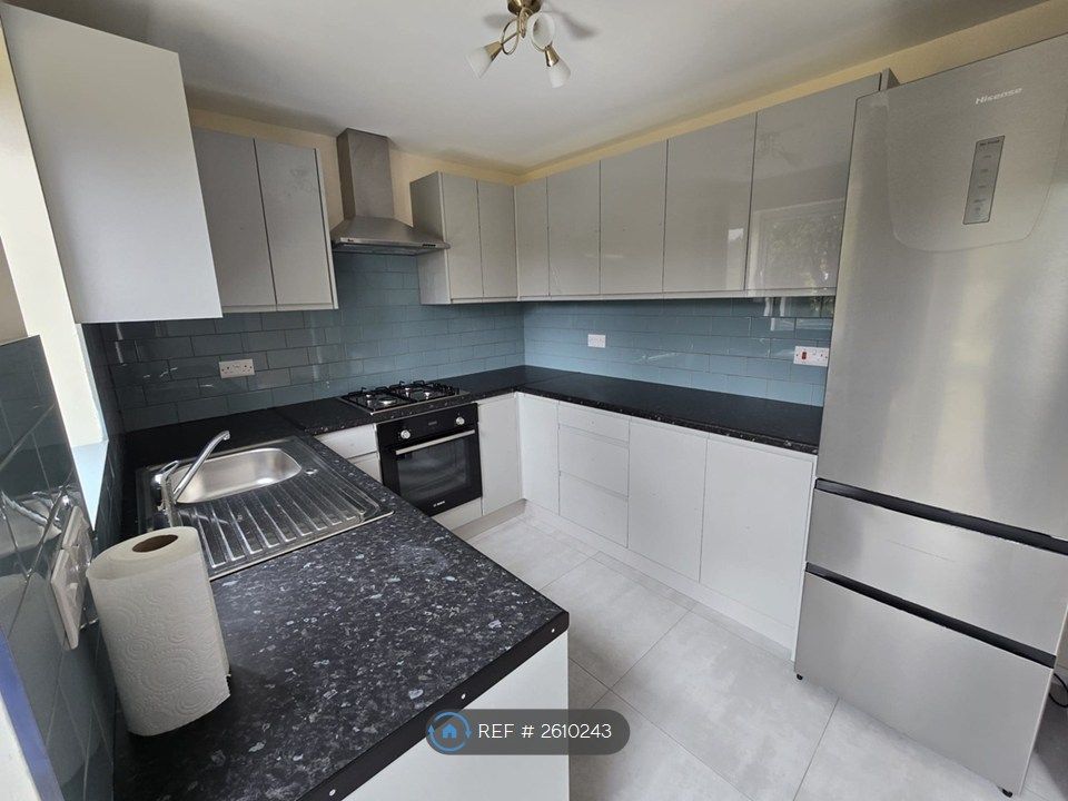 Property photo 2 of 16 Kitchen3