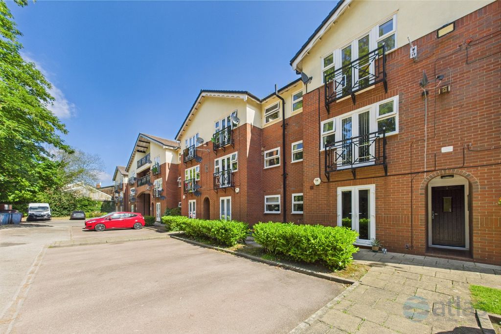 Property photo 1 of 9 Apartment Building