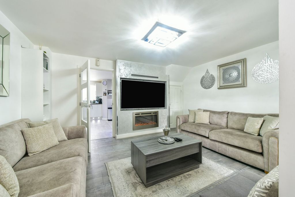 Property photo 2 of 20 Lounge