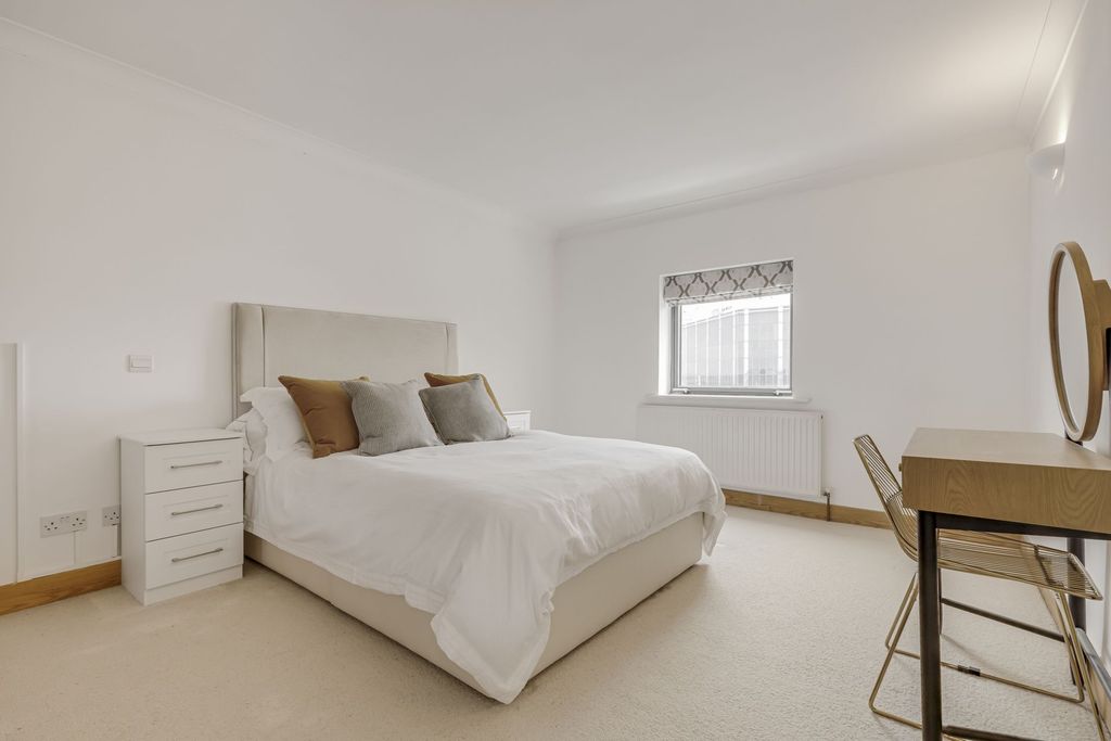 Property photo 2 of 12 Photo 17