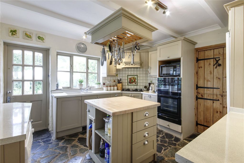 Property photo 2 of 14 Kitchen