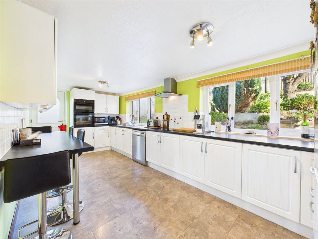 Property photo 3 of 21 Kitchen