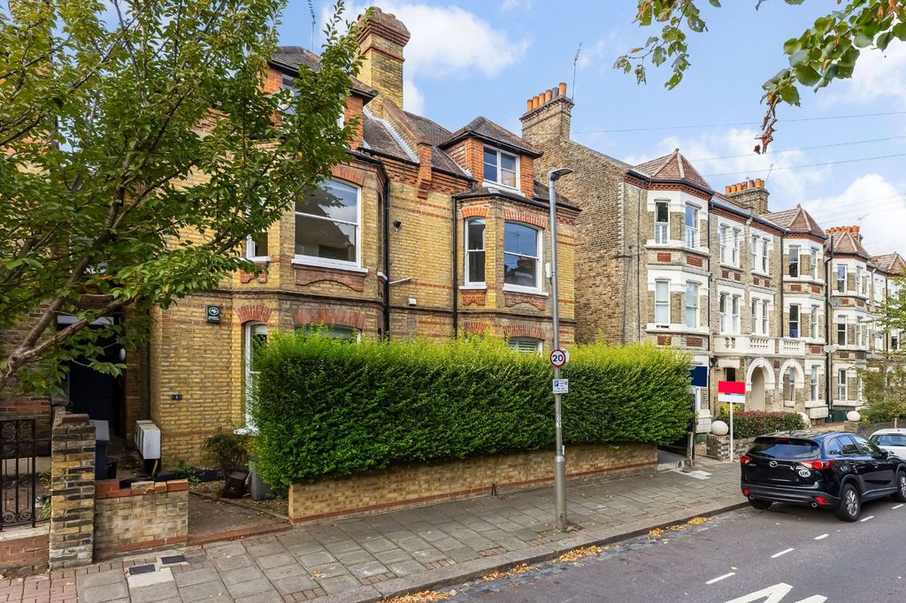 Property photo 1 of 8 Santos Road