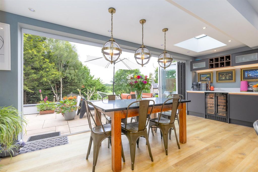 Property photo 3 of 34 34Howbeckcrescent-17.Jpg