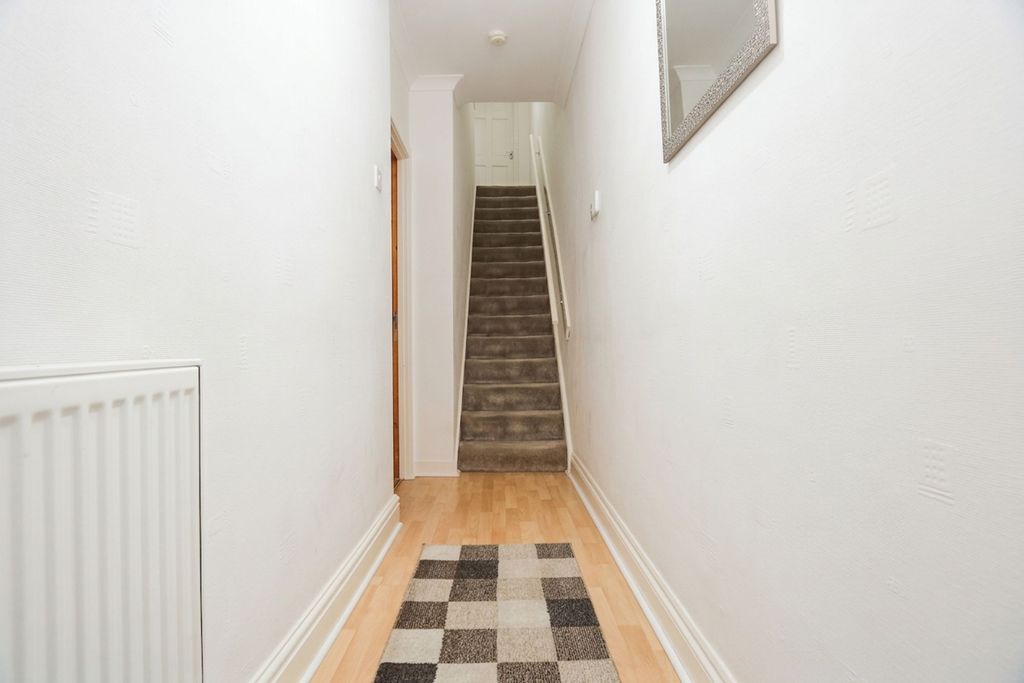 Property photo 2 of 28