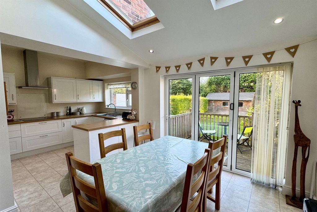 Property photo 3 of 15 Dining Area