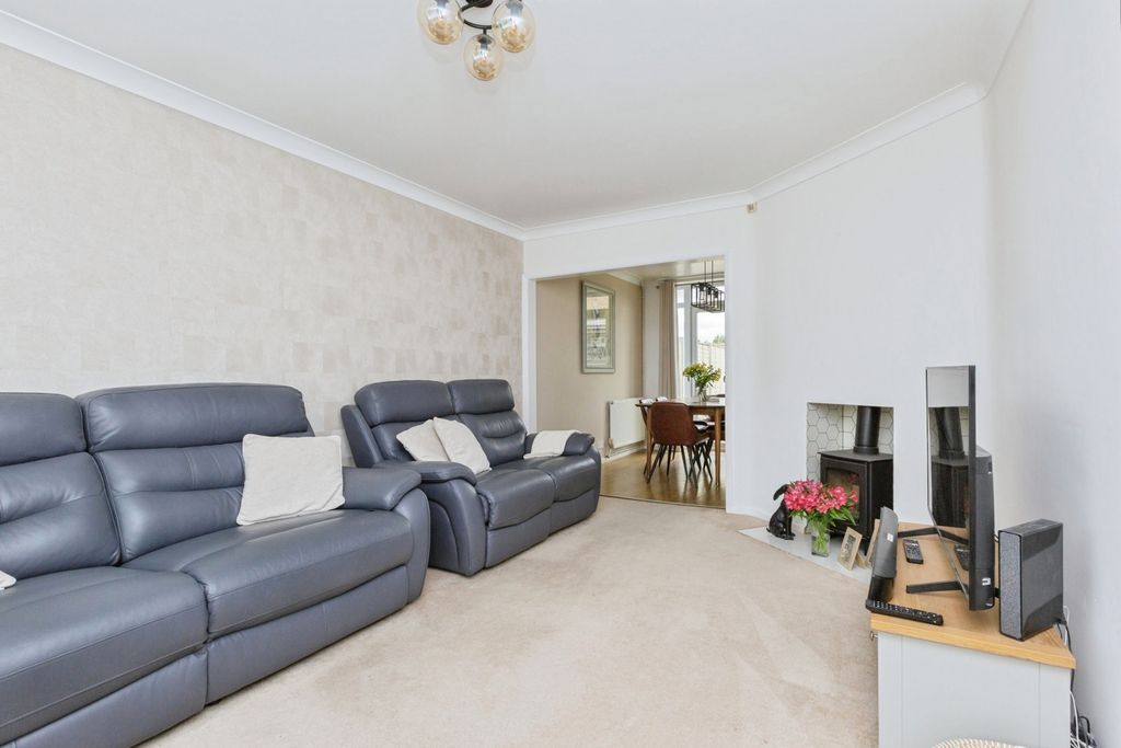 Property photo 2 of 17 Lounge