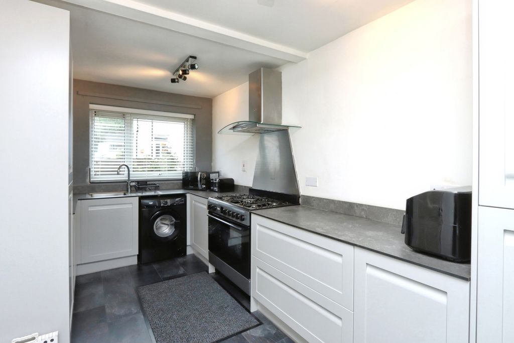 Property photo 3 of 16 Kitchen