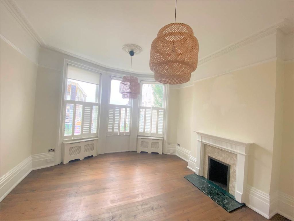 Property photo 2 of 16 Living Room (v1)