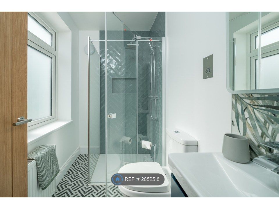 Property photo 2 of 9 Room 5, First Floor Ensuite