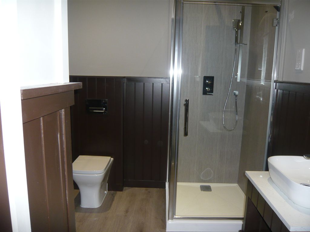 Property photo 3 of 7 Bathroom
