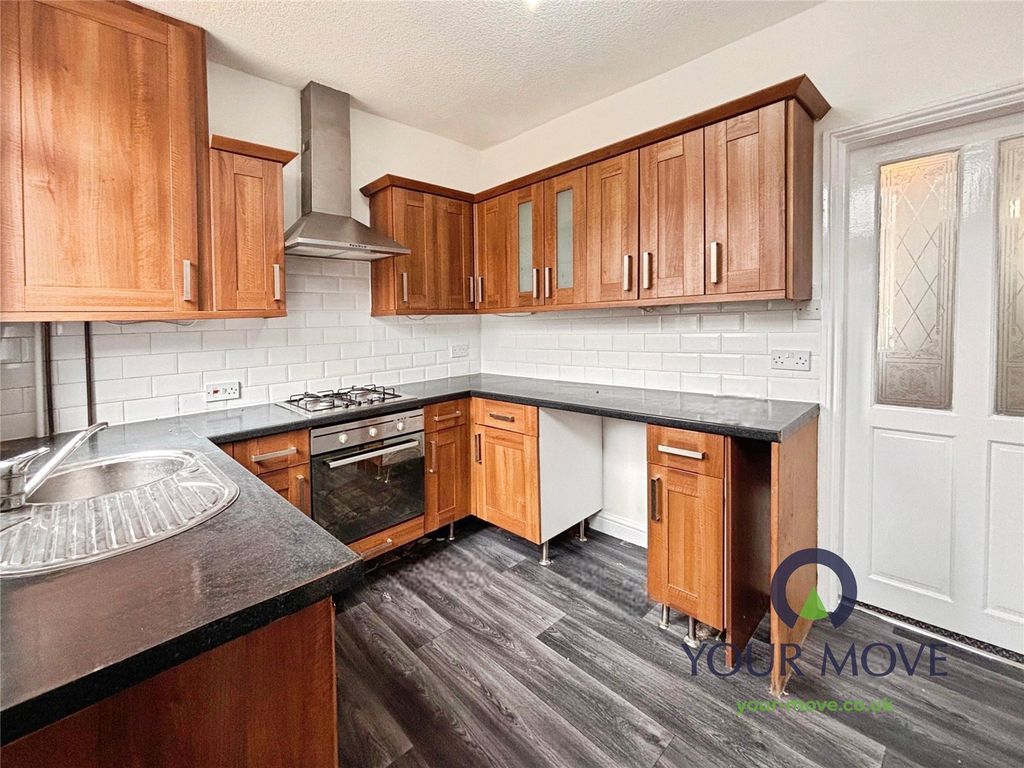Property photo 3 of 11 Kitchen