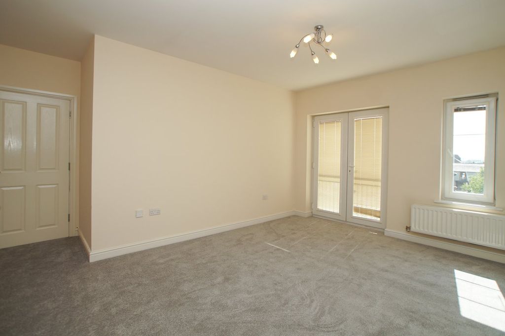 Property photo 3 of 18 Open Plan Living