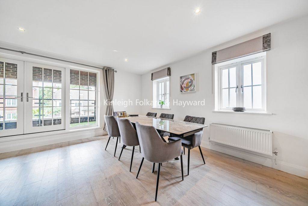 Property photo 3 of 11 4F801298-377E-473F-A
