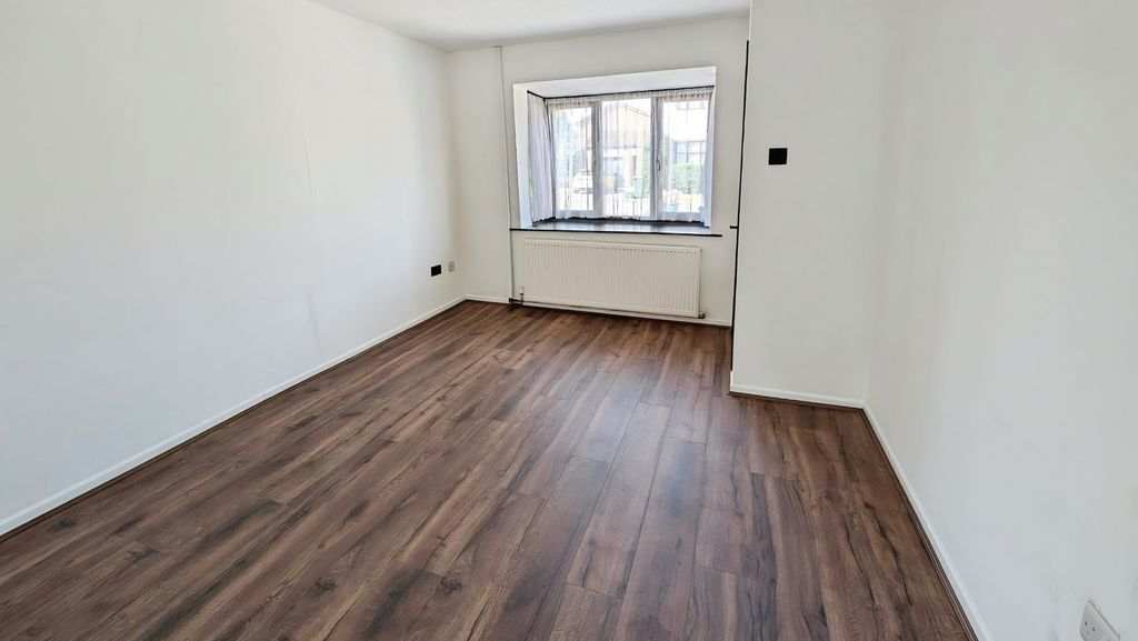 Property photo 2 of 12 Pbox-Img.Jpg