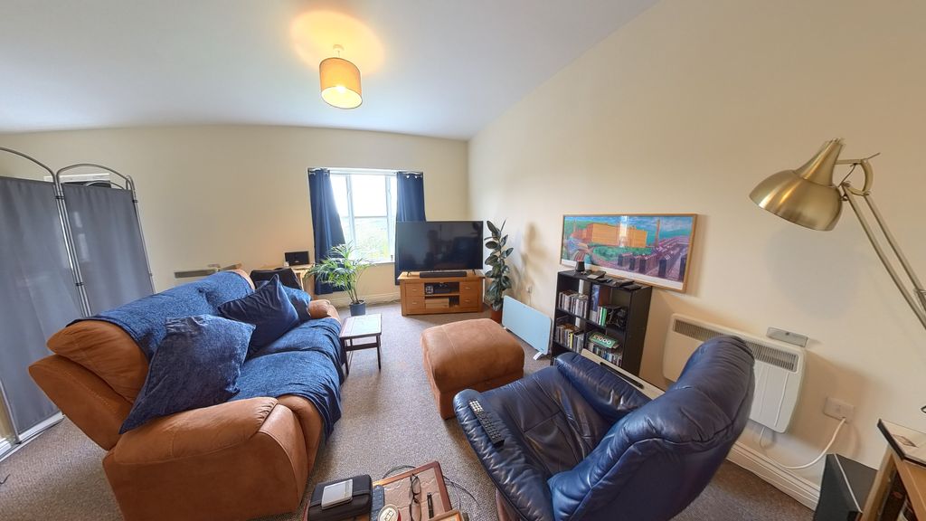 Property photo 3 of 27