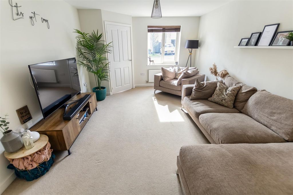 Property photo 3 of 14 Living Room