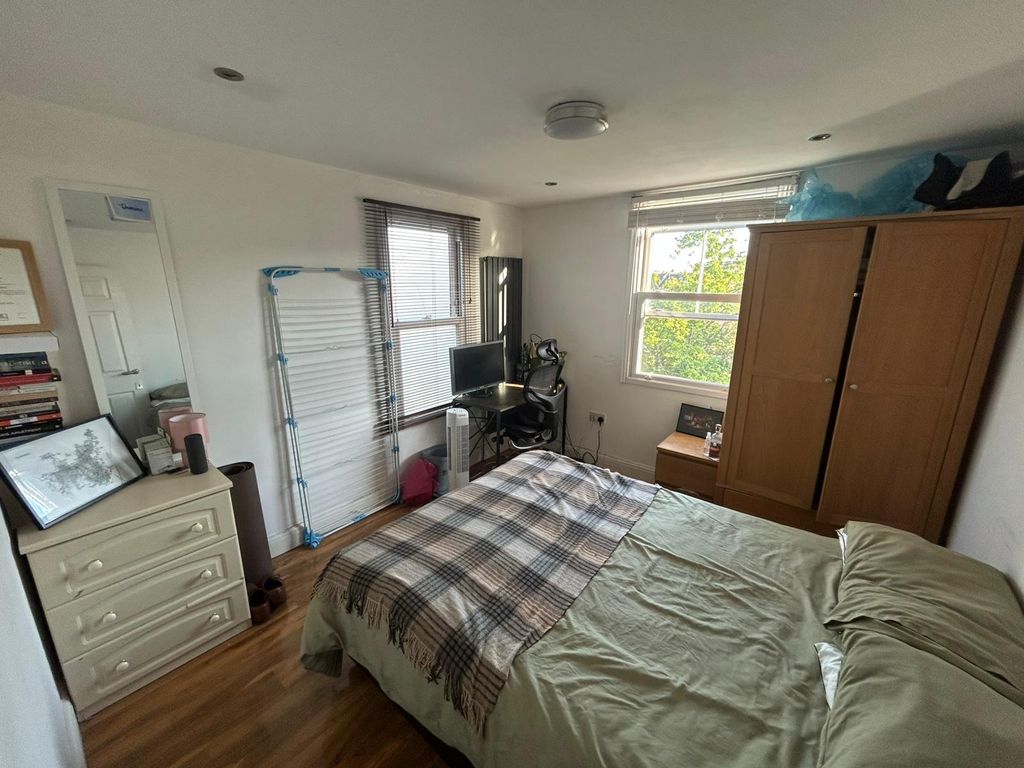 Property photo 2 of 3