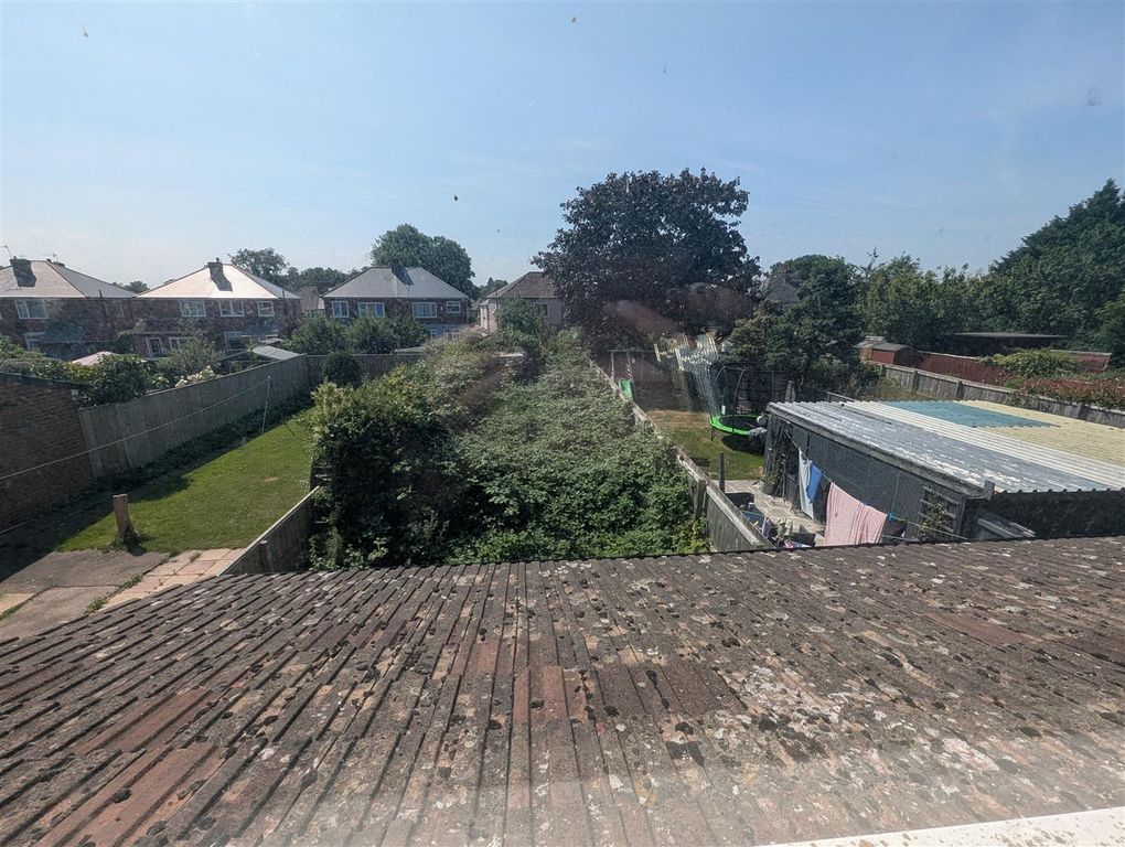 Property photo 3 of 9 Externally