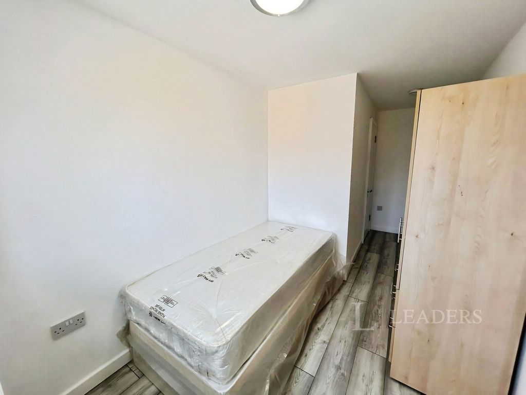 Property photo 1 of 11 Pbox-Img.Jpg