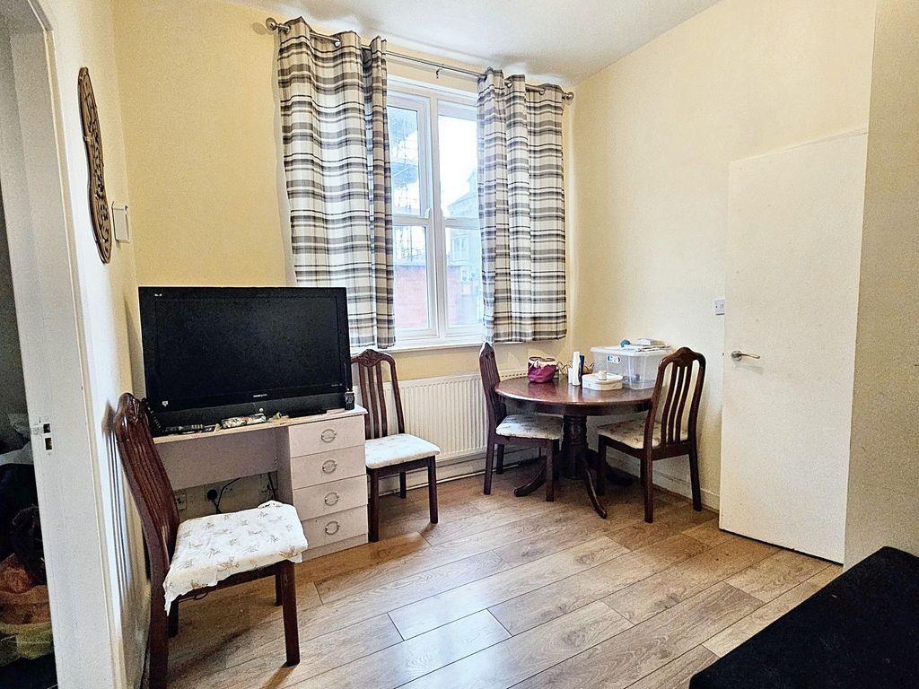 Property photo 2 of 6 Living Room