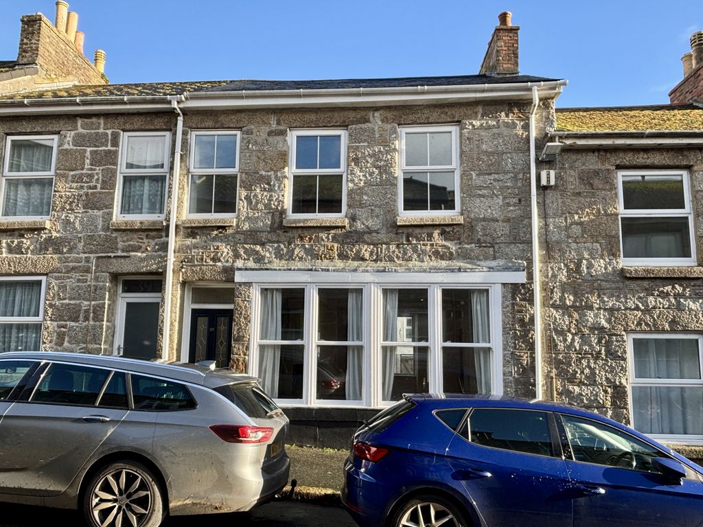 Property photo 1 of 11 3 Bedroom Mid Terrace House For Sale