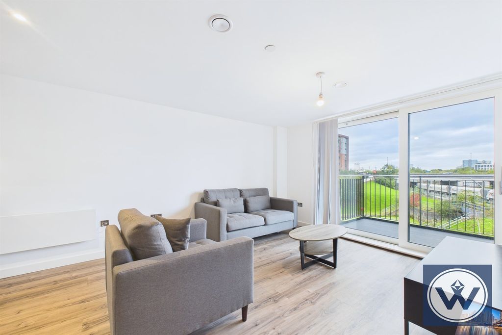 Property photo 1 of 10 (Main)