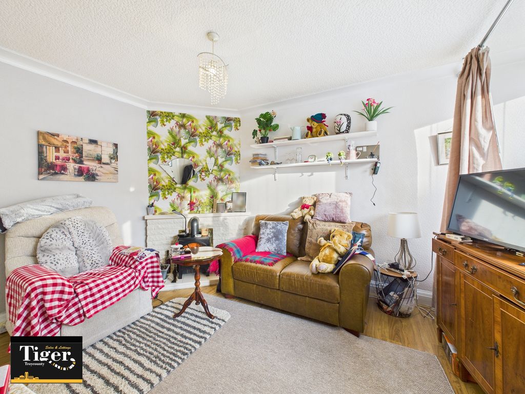 Property photo 3 of 14 Cam03440G0-Pr0490-Still008