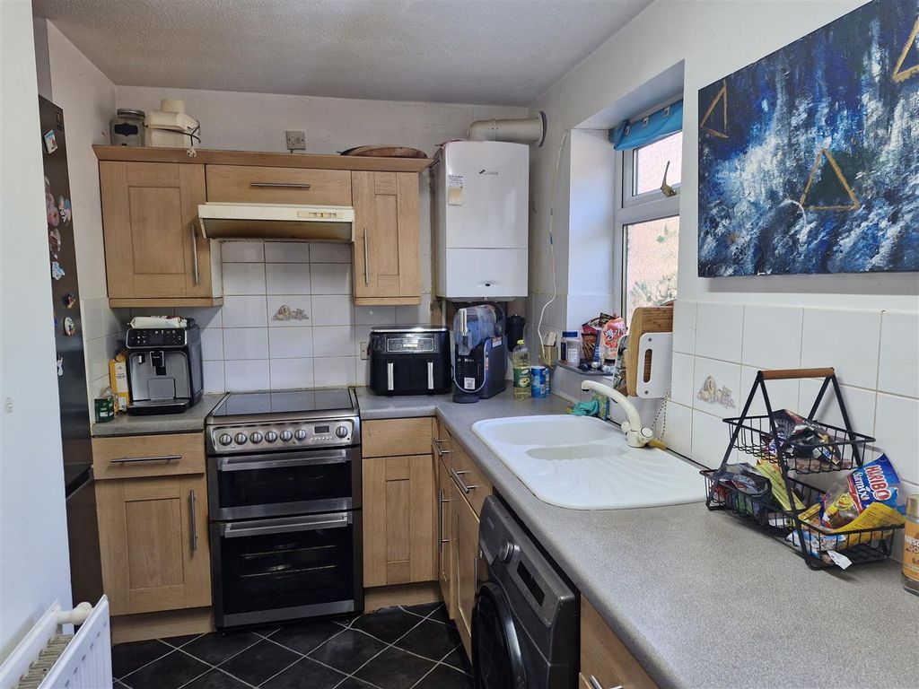 Property photo 2 of 9 Kitchen.Jpg