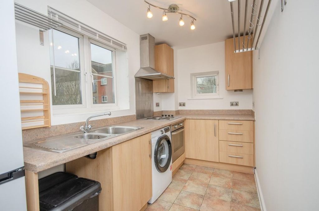 Property photo 3 of 10 Kitchen.Jpg