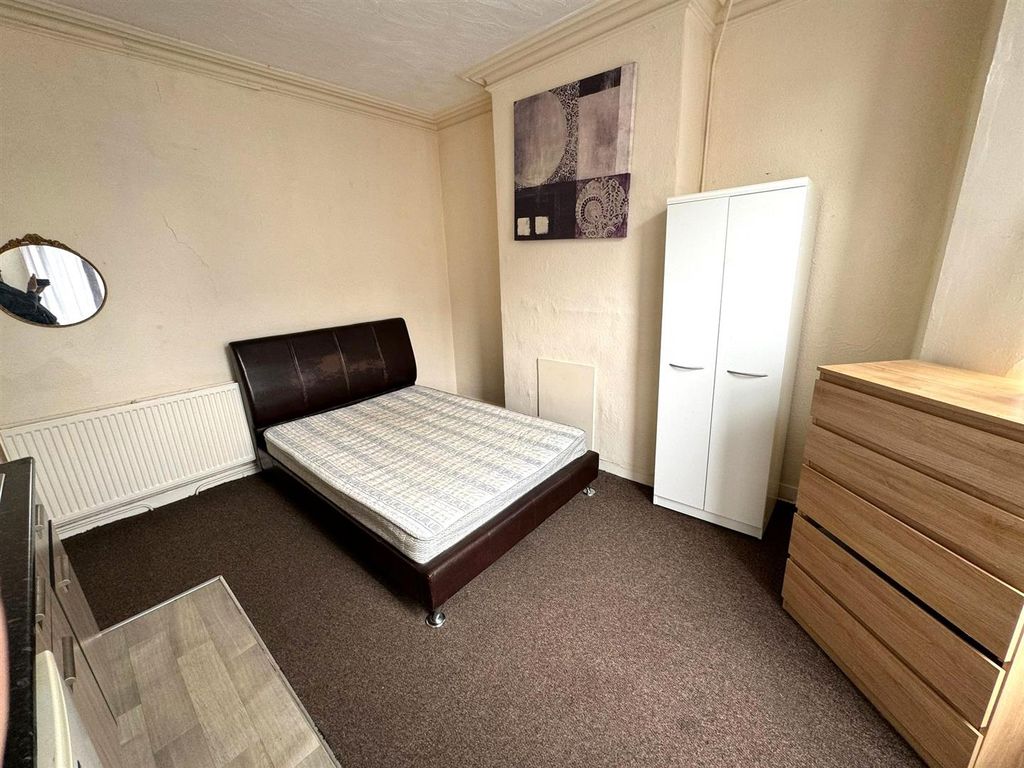Property photo 2 of 9 Room Pic 1