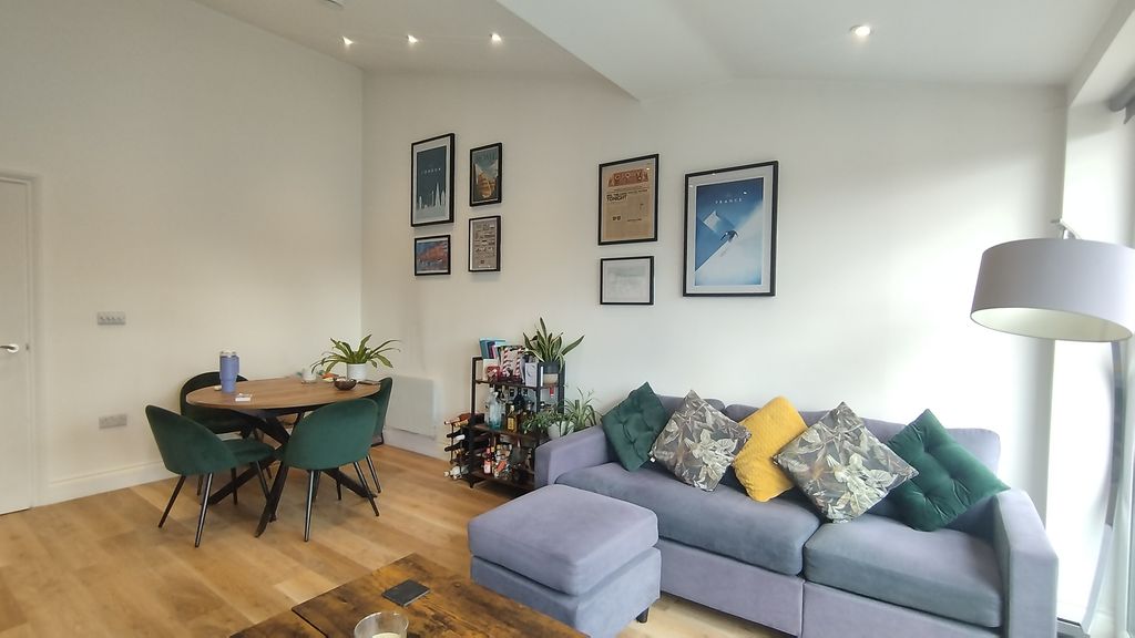 Property photo 3 of 11 Bedroom 1