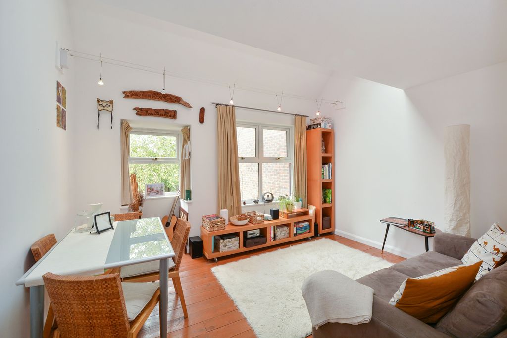 Property photo 2 of 11