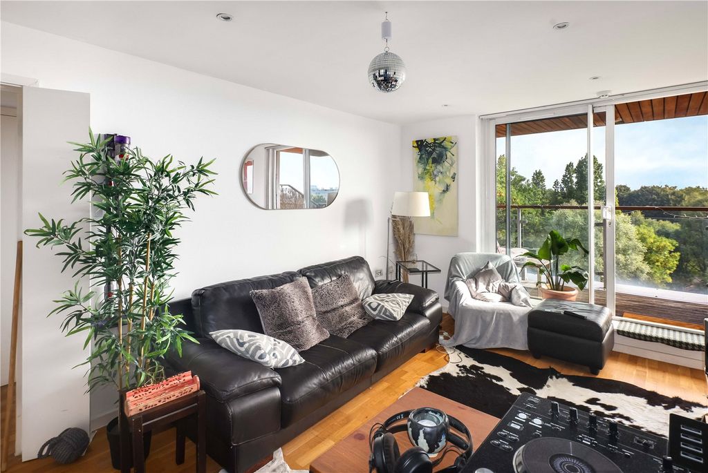 Property photo 2 of 6 Living Area