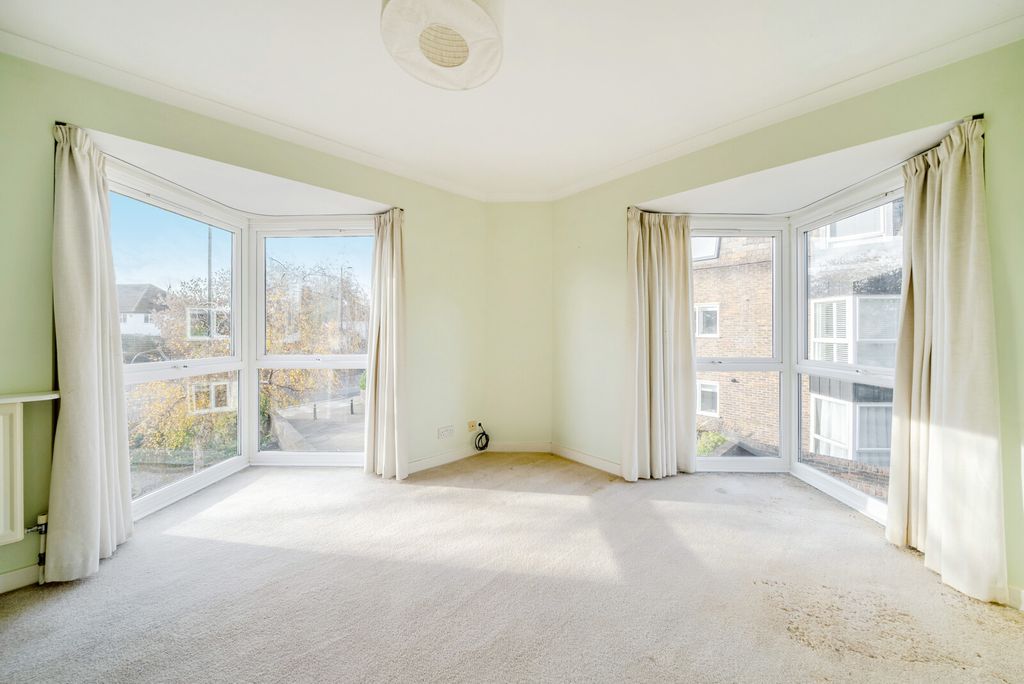 Property photo 2 of 12 1385311-17-6929c8...