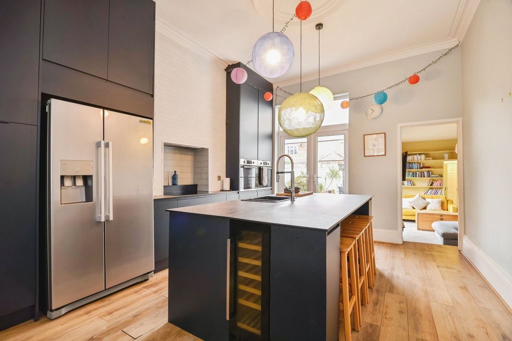 Property photo 3 of 34