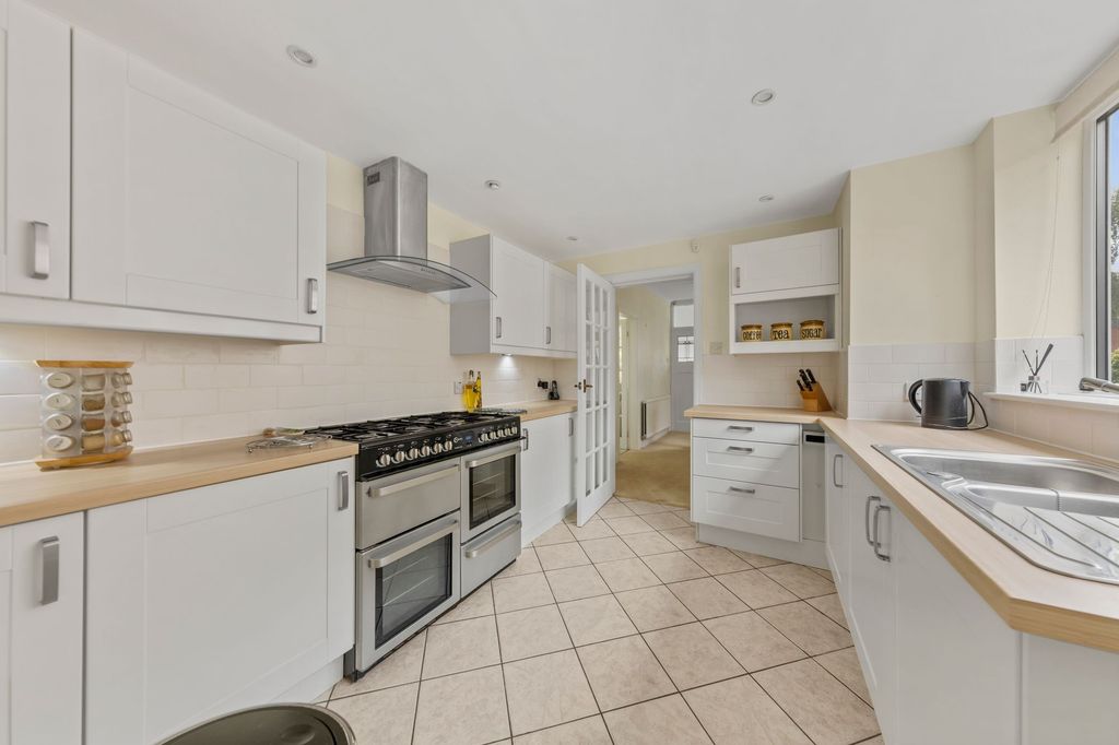 Property photo 2 of 25