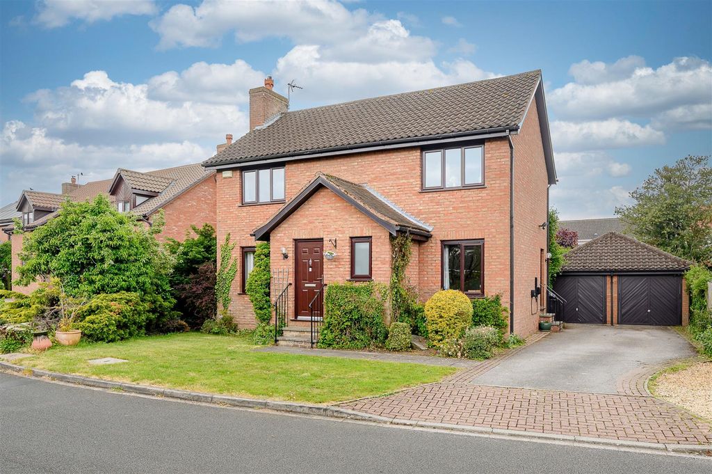 Property photo 1 of 19 External
