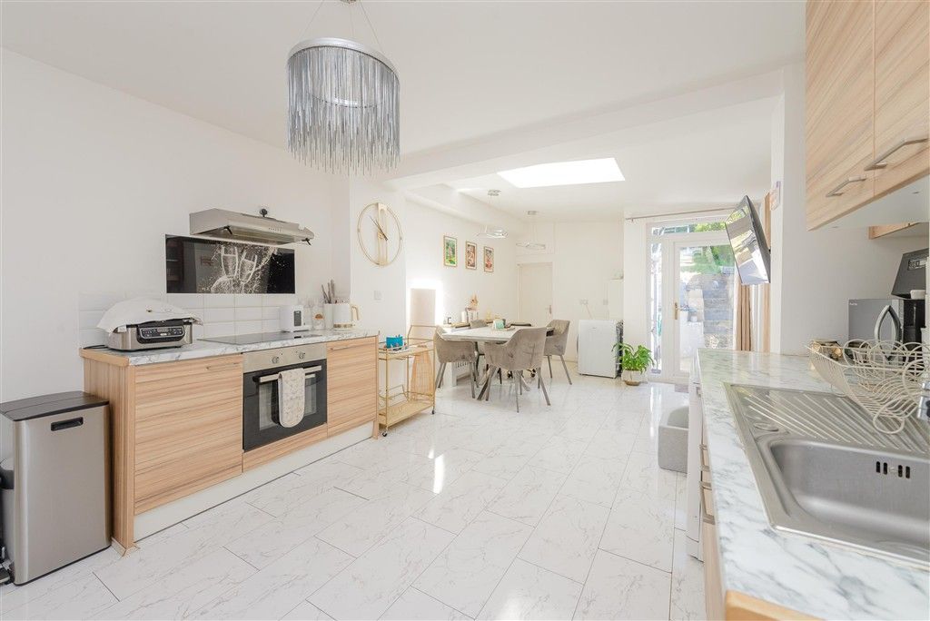 Property photo 2 of 9 Kitchen