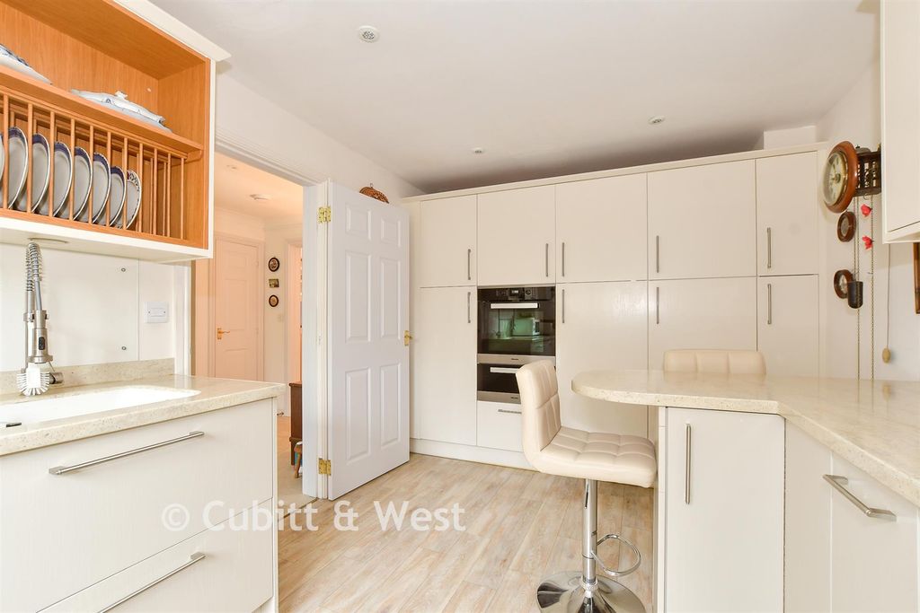 Property photo 2 of 21 Kitchen