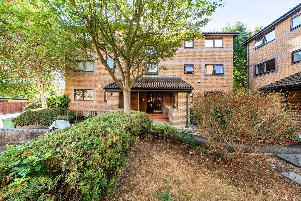 Property photo 1 of 24