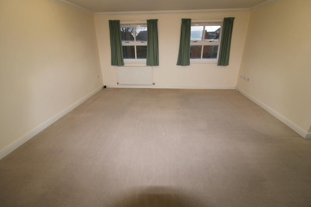 Property photo 3 of 8 Lounge