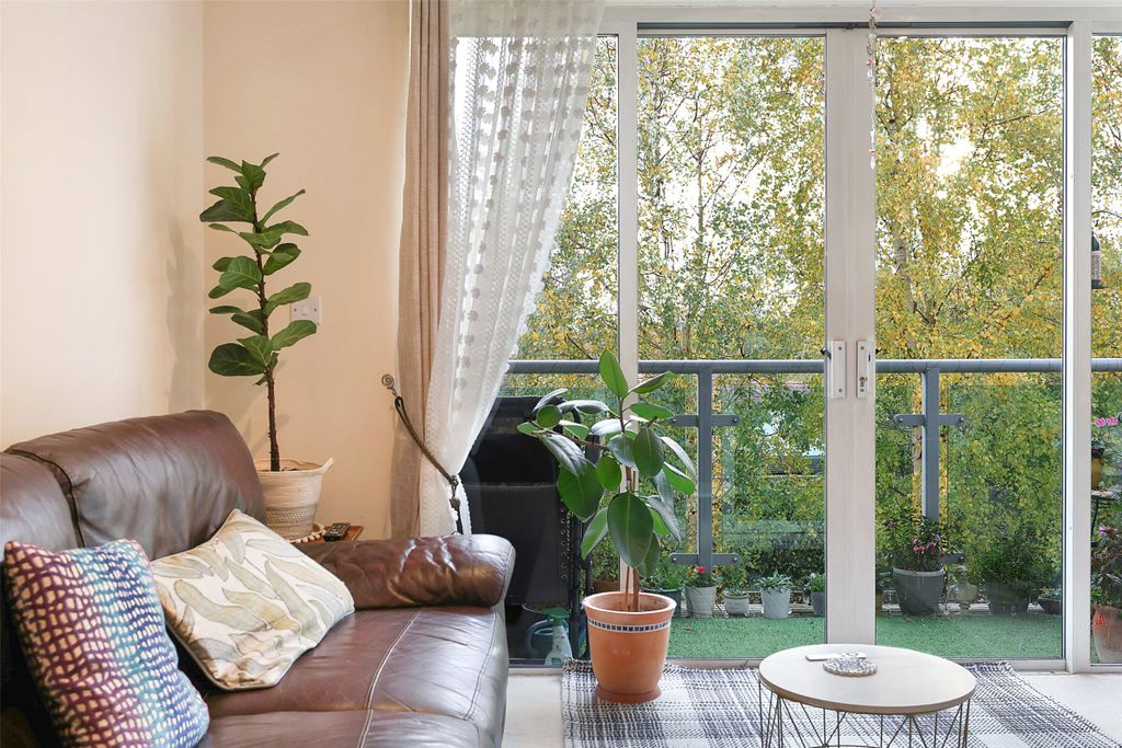 Property photo 3 of 11 Sitting Area