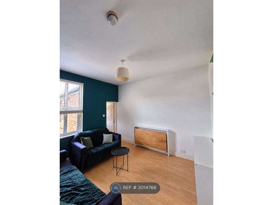 Property photo 1 of 10 Living Room