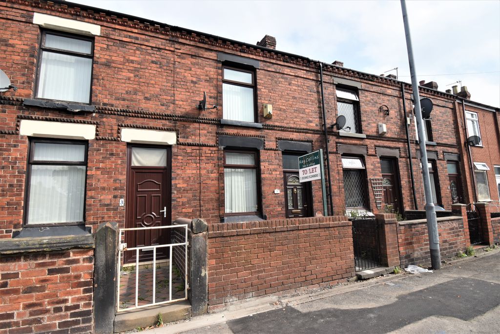 Property photo 1 of 8 Fleet Lane