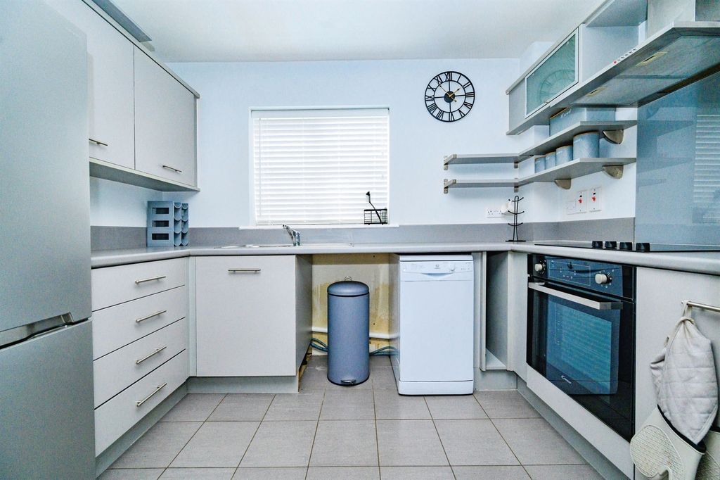 Property photo 3 of 16